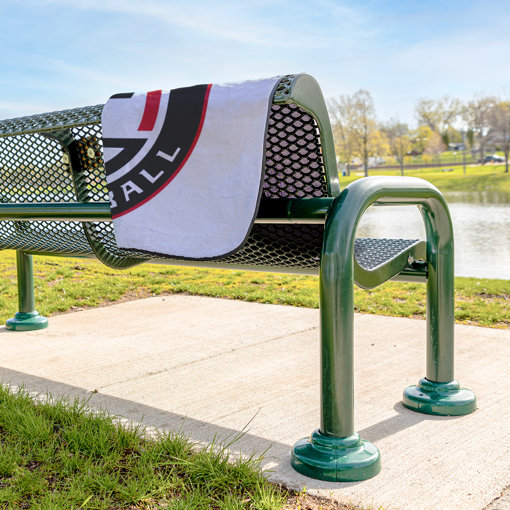 TCVC_Stadium_Blanket_StadiumBlanket_Lifestyle_Bench_H_AS_Mockup.png_15289008